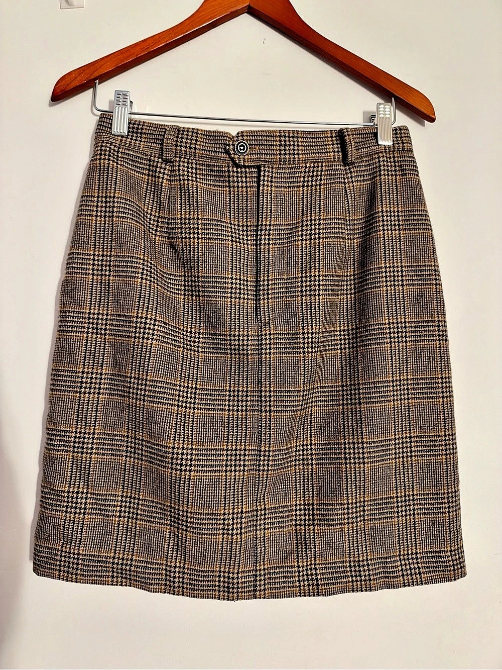 Vintage Point Zero by Nicole Benisti “Feeling of the Highlands” plaid skirt.